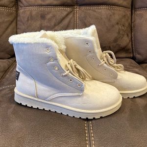 Beige winter boots, New